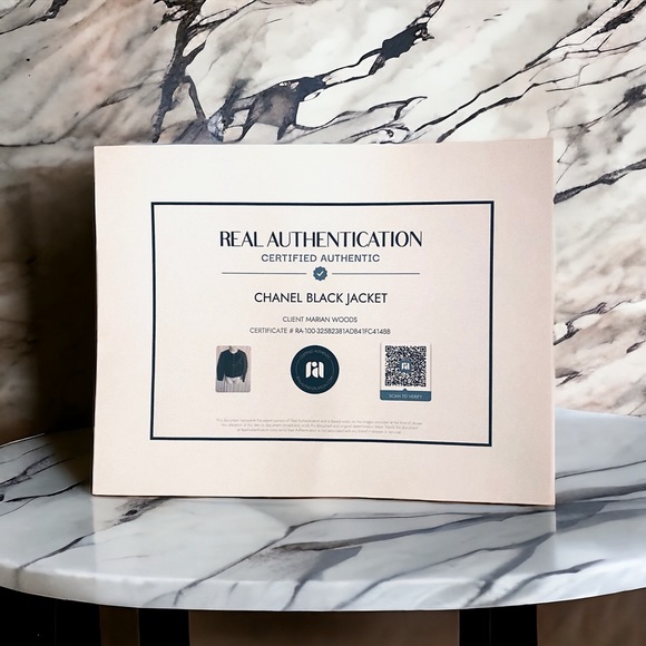 CHANEL Black Jacket 🖤2003🤍 Authenticated - Picture 16 of 16